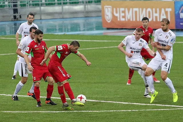 Данцев продлил контракт с «Уралом», будущее Павлюченко пока под вопросом