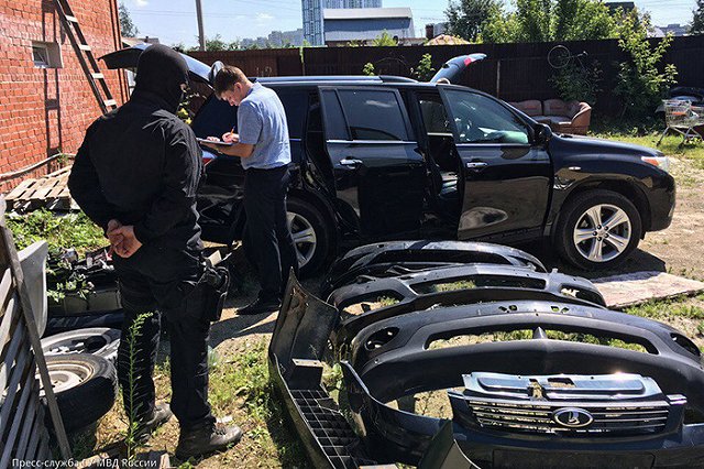 Банда, подозреваемая в мошенничестве с автострахованием, задержана на Урале