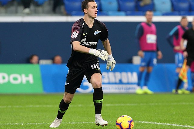 Вратарь сборной России Лунев извинился за дебош во Внуково