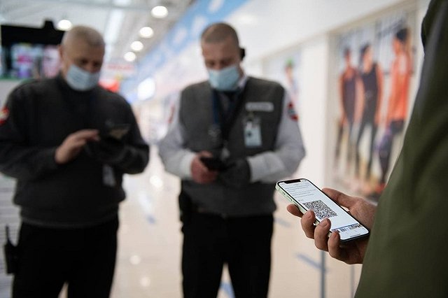 Отмена дистанта и QR-коды на транспорте: итоги оперштаба со свердловским вице-губернатором