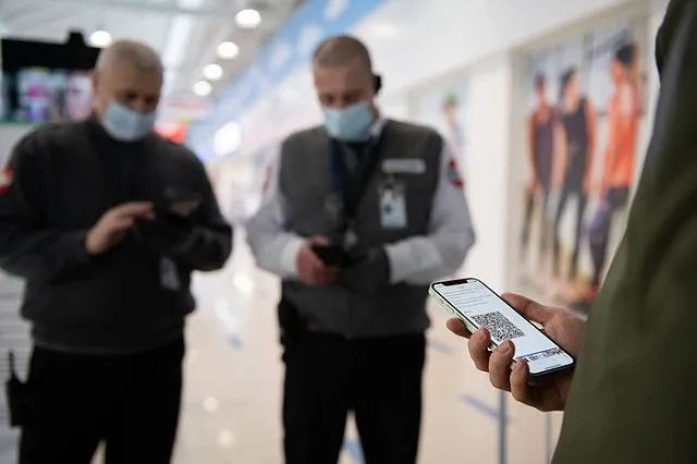 Отмена дистанта и QR-коды на транспорте: итоги оперштаба со свердловским вице-губернатором