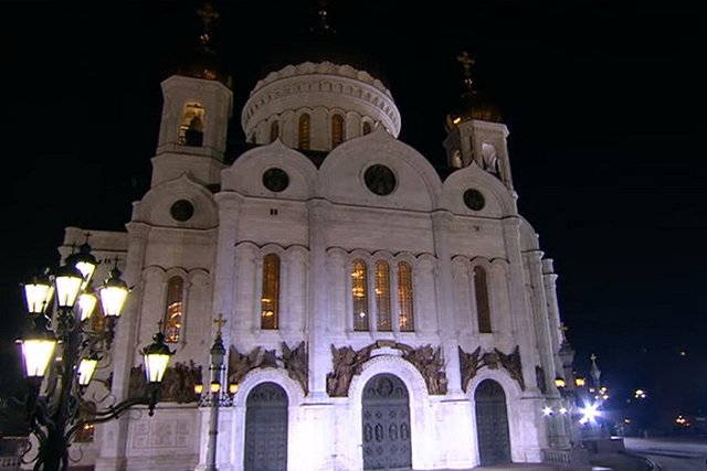 Путин посетил пасхальную службу в храме Христа Спасителя в Москве