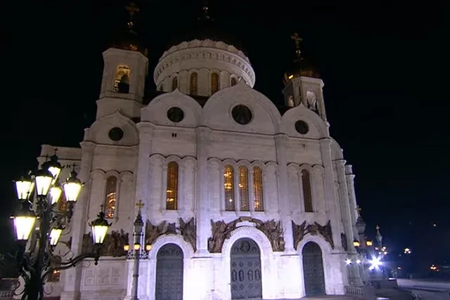 Путин посетил пасхальную службу в храме Христа Спасителя в Москве