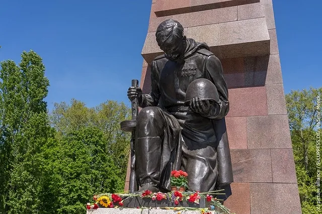 ФРГ назвала своим долгом помнить о нападении нацистской Германии на СССР