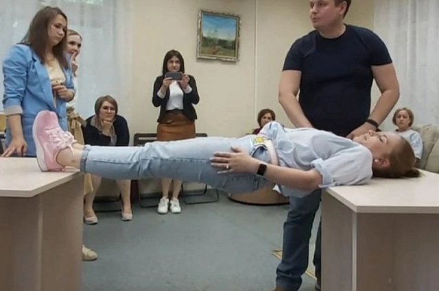 «Особое внимание трансовым техникам»: сотрудников свердловского ГУФСИН обучили гипнозу