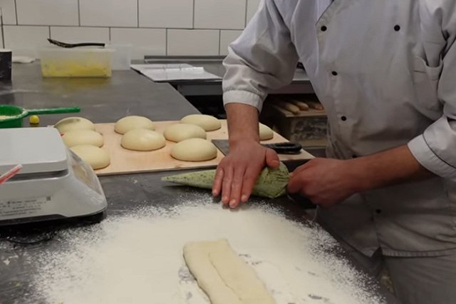 «Просто ты, сынок, будешь меньше есть». Пекарни уступают помещения алкомаркетам