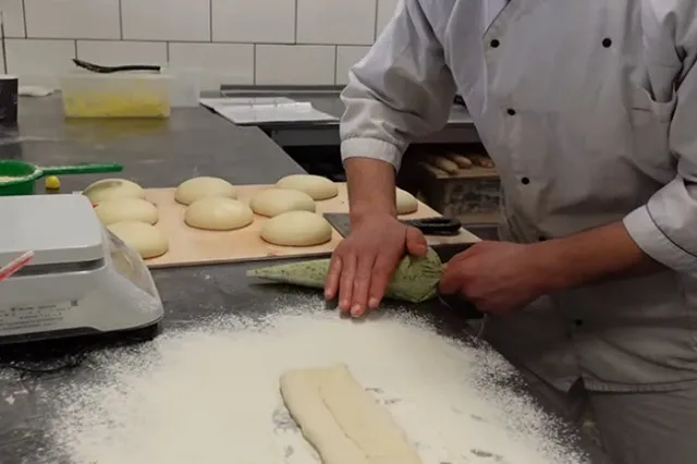 «Просто ты, сынок, будешь меньше есть». Пекарни уступают помещения алкомаркетам