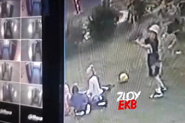 В Академическом мальчики избили девочек, а потом выстрелили в одну из них из пистолета