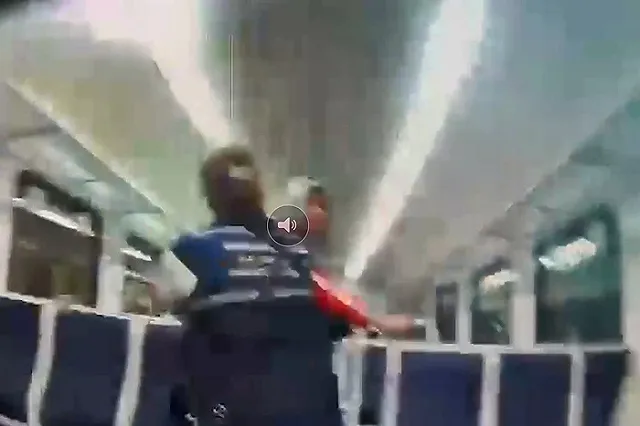 В Екатеринбурге подростки в электричке избили охранника