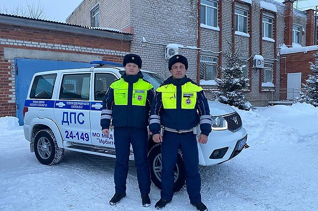 Свердловские полицейские спасли дальнобойщика, которого обманул навигатор