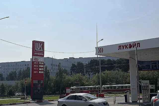 В Свердловской продолжает дорожать бензин