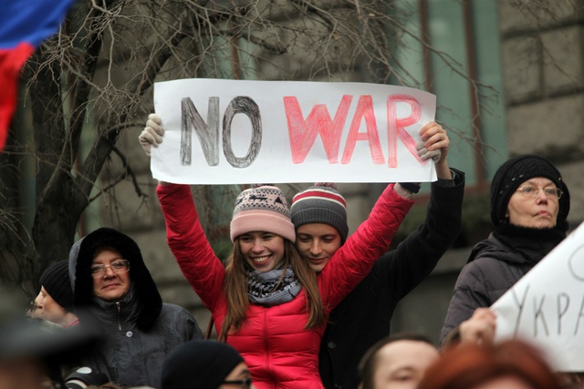 Число сторонников вторжения на Украину за полгода сократилось вдвое