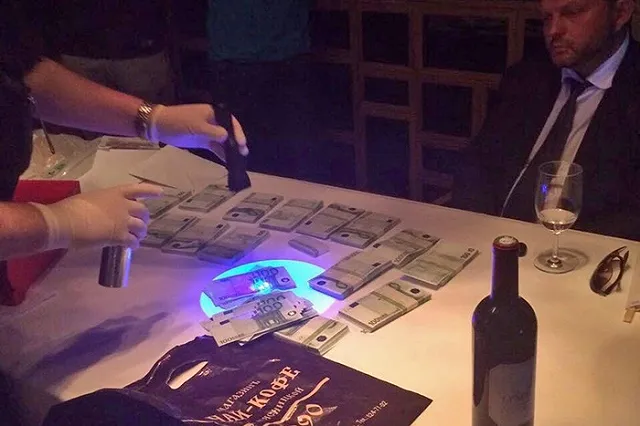 Стала известна марка вина, полученного Белых в качестве взятки