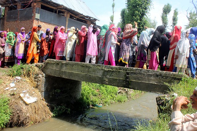 Пакистанку изнасиловали по решению деревенского совета