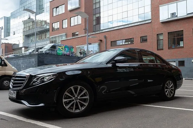 «Яндекс.Такси» запретил водителям бизнес-класса вешать в салоне четки и иконки