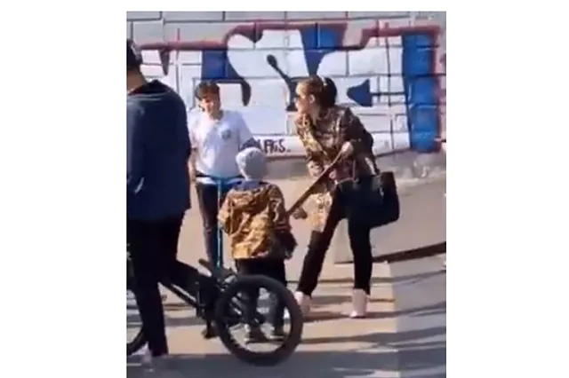 Молодая мать огрела «доской» чужого ребенка в скейт-парке Саратова