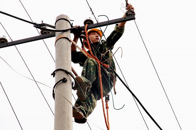 В Алапаевске у должника за свет арестовали стиральную машину