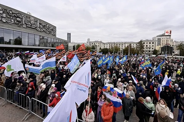 Митинг-концерт в честь новых субъектов РФ прошел в центре Екатеринбурга