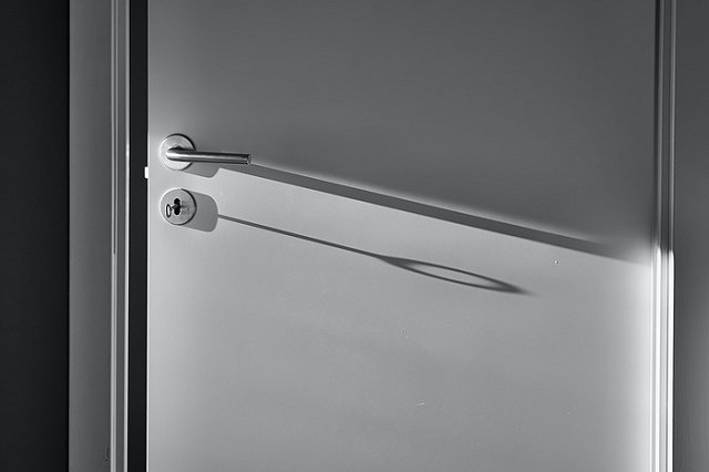 Екатеринбурженка отказалась платить мастеру. Тогда он разгромил квартиру