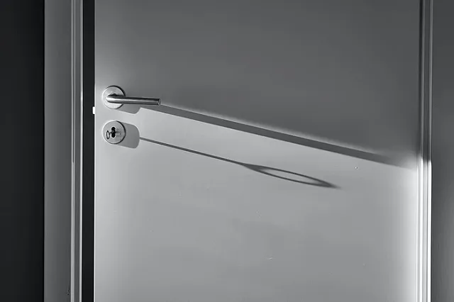 Екатеринбурженка отказалась платить мастеру. Тогда он разгромил квартиру