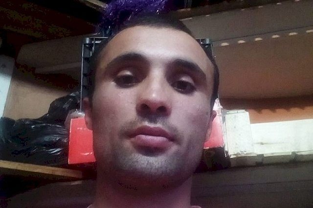 Суд выдворил из страны мигранта, который героически спас из огня троих детей