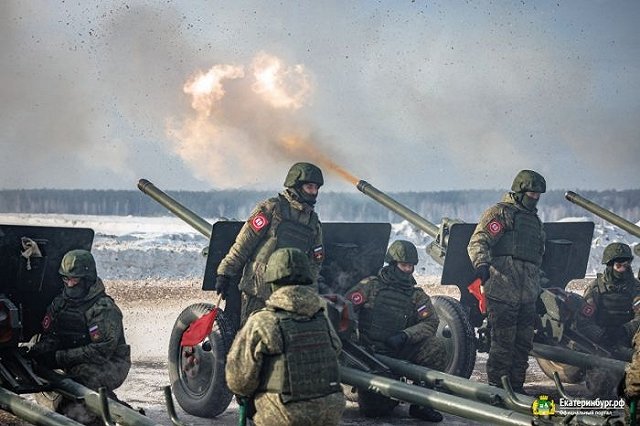 СМИ Екатеринбурга узнали про салют «не для всех» в День победы