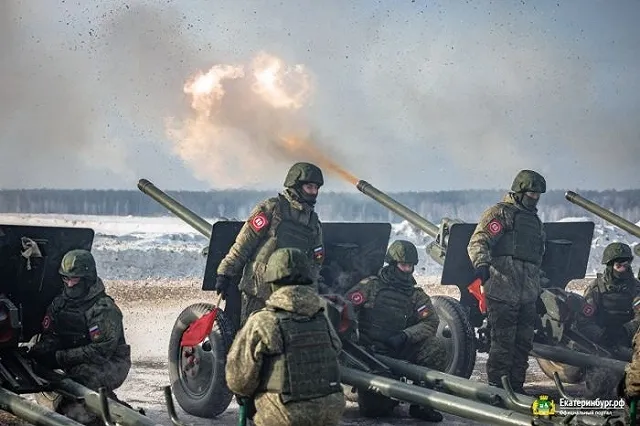 СМИ Екатеринбурга узнали про салют «не для всех» в День победы