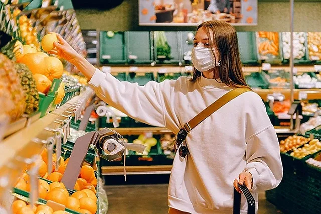 В Екатеринбурге накрыли магазин с просрочкой и палёным алкоголем