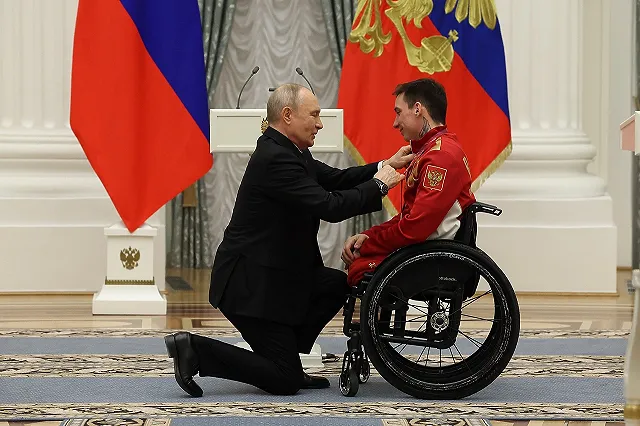 Пять российских паралимпийцев и тренер попали в базу «Миротворца»