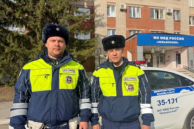 Сотрудники Госавтоинспекции Свердловской области помогли спасти жизнь ребёнку