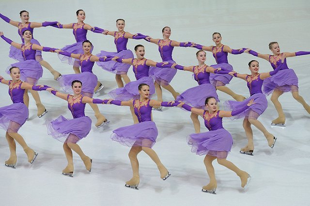 Россияне лидируют на чемпионате по синхронному фигурному катанию
