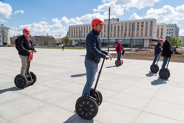 Падение мальчика с сигвэя в торговом центре Сургута записали камеры