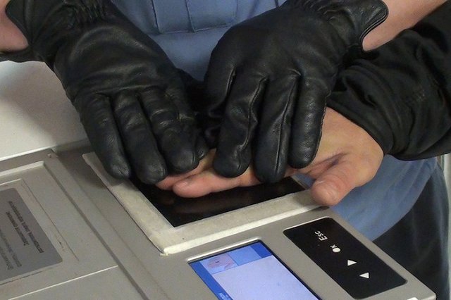 Карманника задержали с поличным после кражи в автобусе в Екатеринбурге