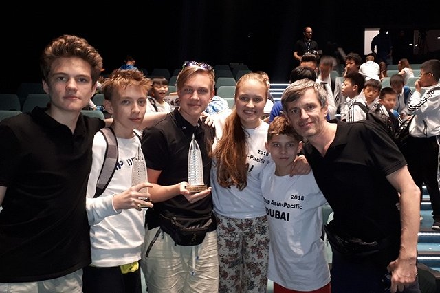 Школьники из Екатеринбурга выиграли мировой конкурс робототехники в Дубае