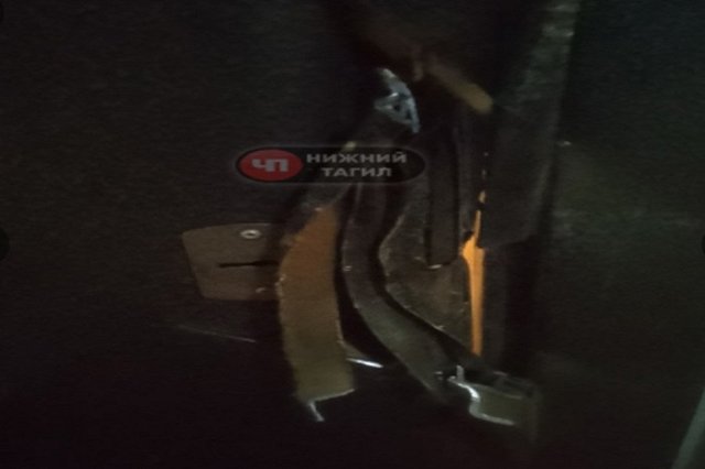 В Свердловской области сотрудники УК взломали дверь в квартиру