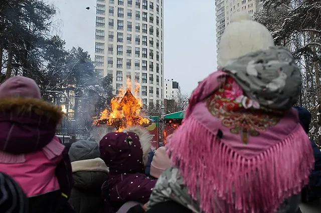 Праздничная атмосфера Масленицы в Екатеринбурге в нашем фоторепортаже
