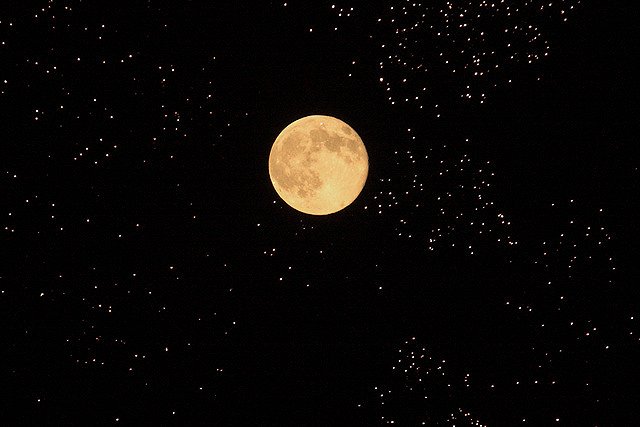 В ночь на понедельник россияне увидят «суперлуние»