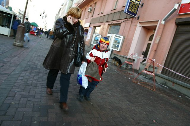 Работник сотовой компании получил 200 часов работ за то, что «сдал» клиента жене