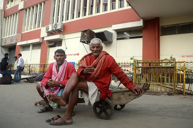 Индийцы ринулись смотреть порно через бесплатный Wi-Fi в метро