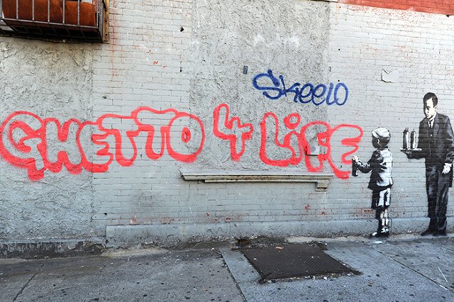 В США полицейский застрелил пожилую женщину, вооруженную битой и ножницами