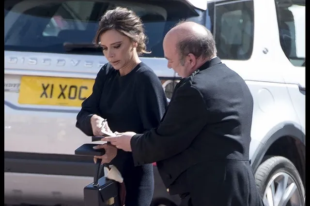 Принц Уильям вручил Виктории Бекхэм орден Британской империи