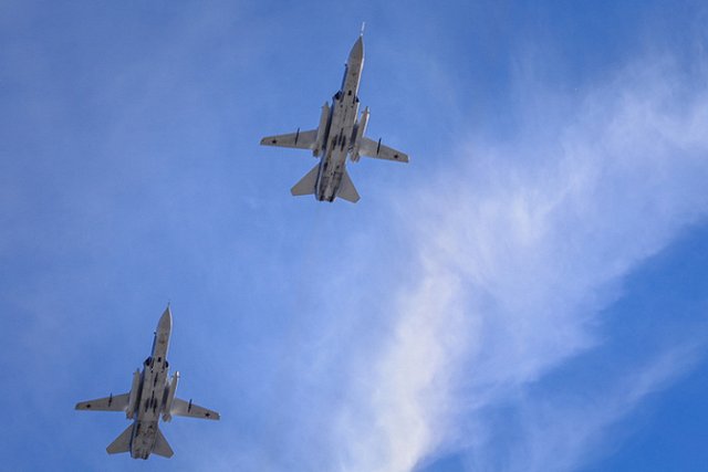 Мэрия думает, как решить проблему с разбитыми после парада дорогами