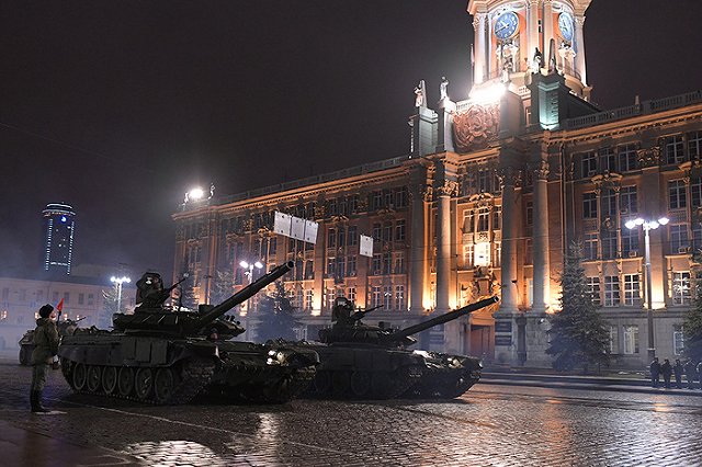 Вчера прошла генеральная репетиция Парада Победы на площади 1905 года