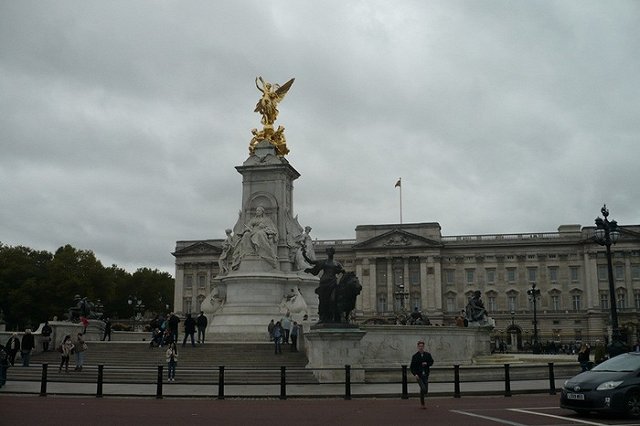 Один из российских миллиардеров уехал с семьей в Лондон