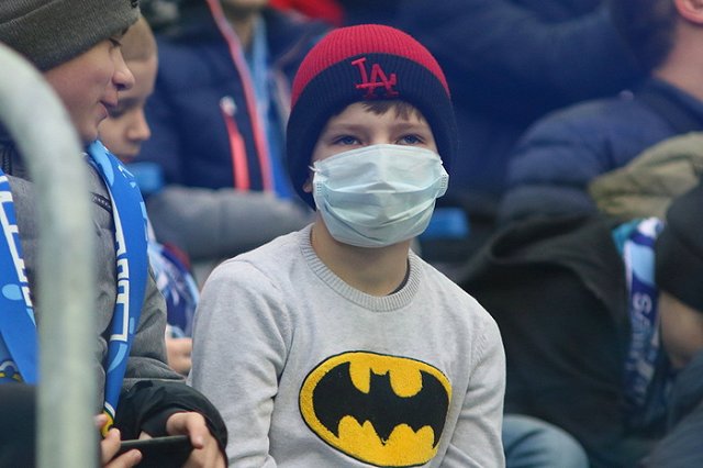 Врач объяснил, почему дети переносят коронавирус легче взрослых