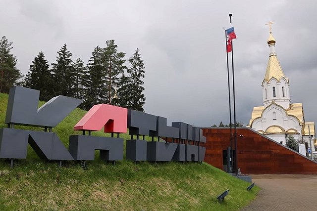 Польша требует объяснить снятие ее флага на мемориальных комплексах России