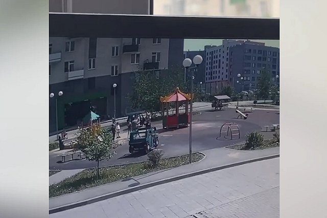 В Екатеринбурге воспитатели забыли на жаре двухлетнюю девочку