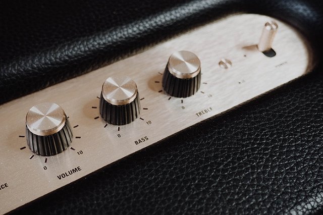 В России запретили включать рекламу из громкоговорителей на зданиях