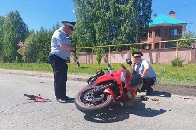 Под Екатеринбургом 83-летний водитель насмерть сбил сотрудника МЧС, ехавшего на мотоцикле
