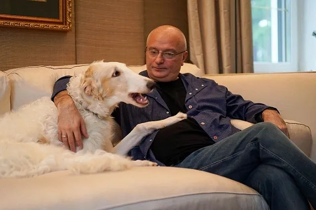 «Противоречат друг другу». Сенатор Клишас разобрался в законах о выезде из РФ для военнообязанных